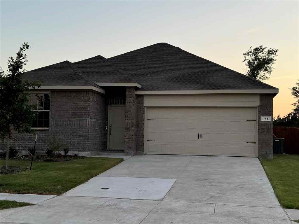 143 Jenkinson Dr - Photo 3 of 36