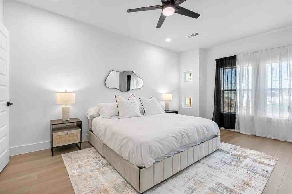 1511 S Barry Ave - Photo 6 of 14