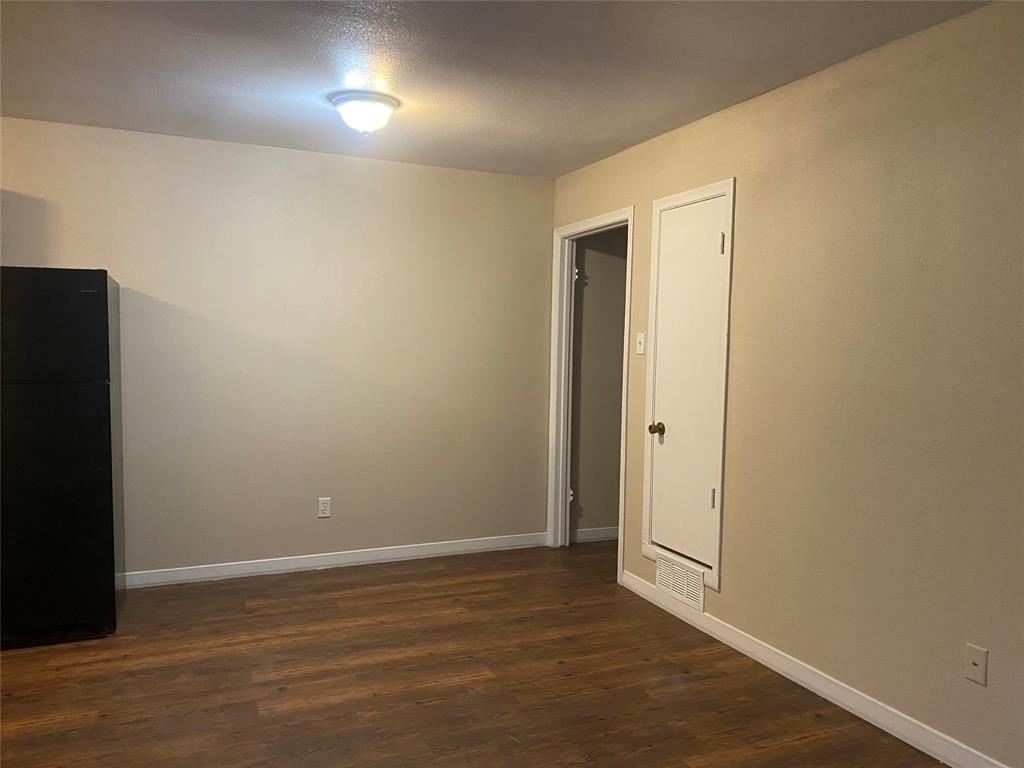 619 Arbor Ln - Photo 3 of 17