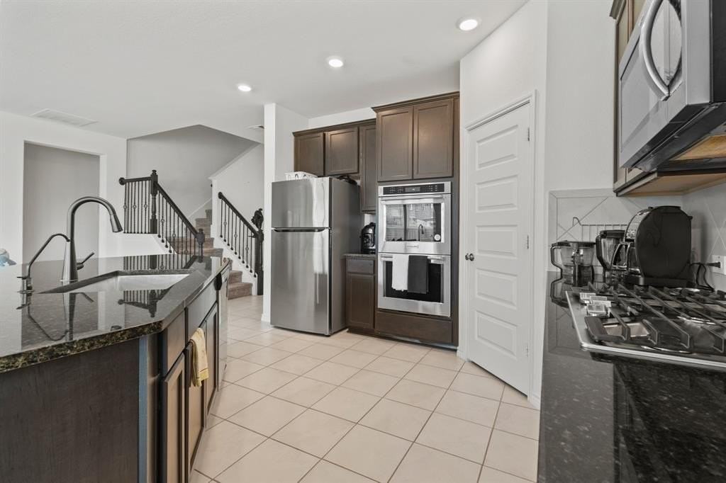 925 West Dr - Photo 2 of 21