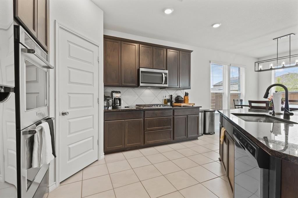 925 West Dr - Photo 3 of 21