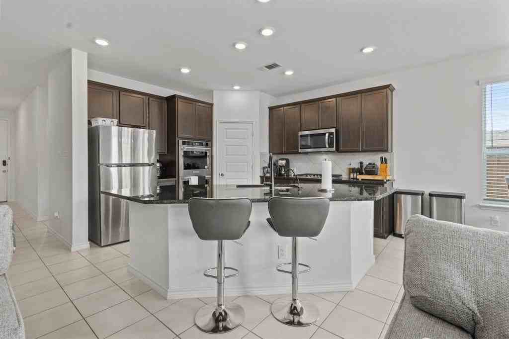 925 West Dr - Photo 4 of 21