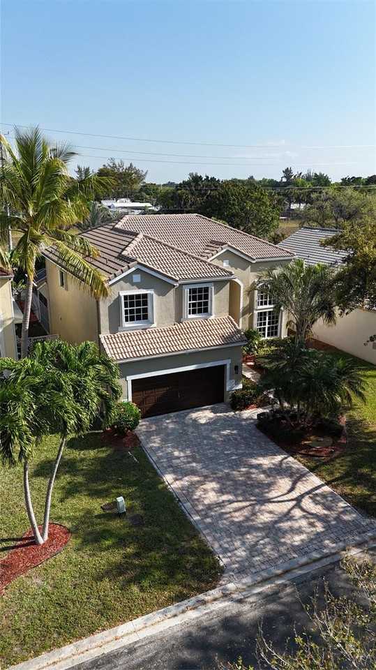 6733 Nw 81st Ct - Photo 6 of 8