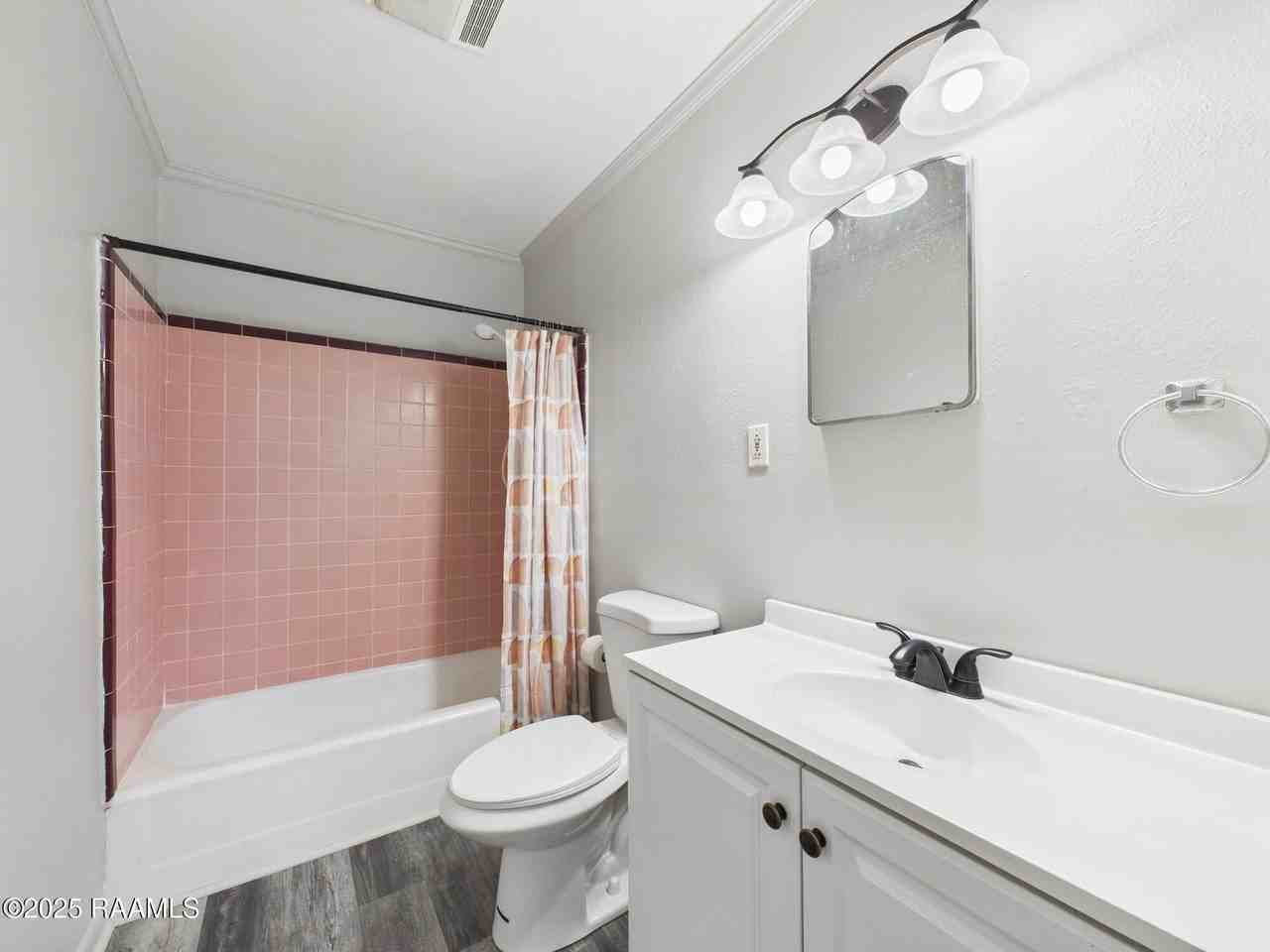 906 Center St - Photo 7 of 11