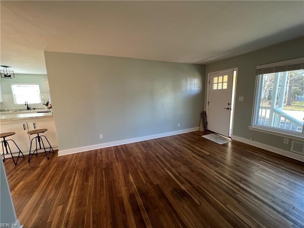 1300 Pineview Ave - Photo 4 of 28