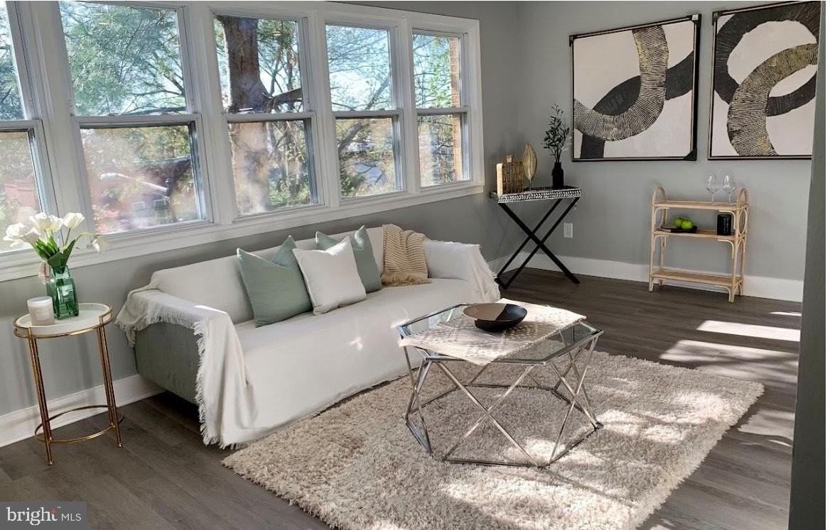 517 7th Street Northeast #2 - Photo 3 of 17