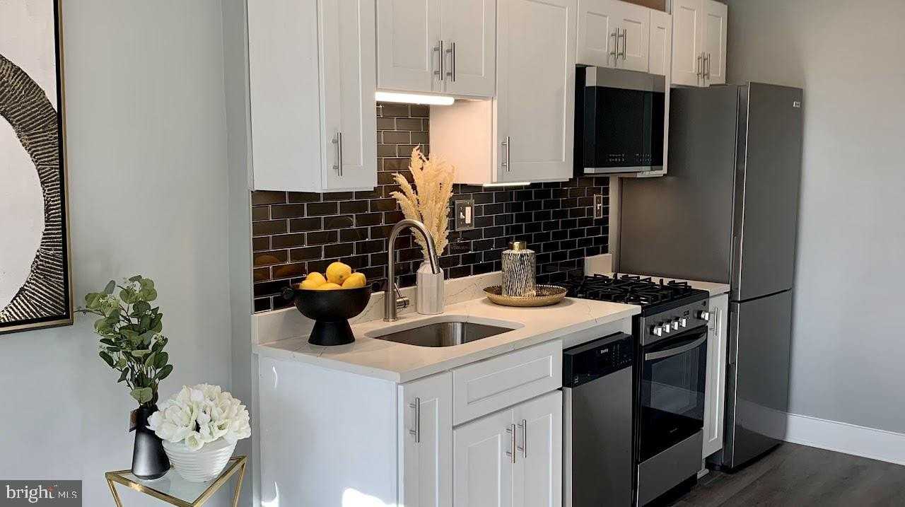 517 7th Street Northeast #2 - Photo 4 of 17