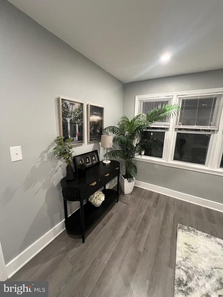 517 7th Street Northeast #2 - Photo 6 of 17