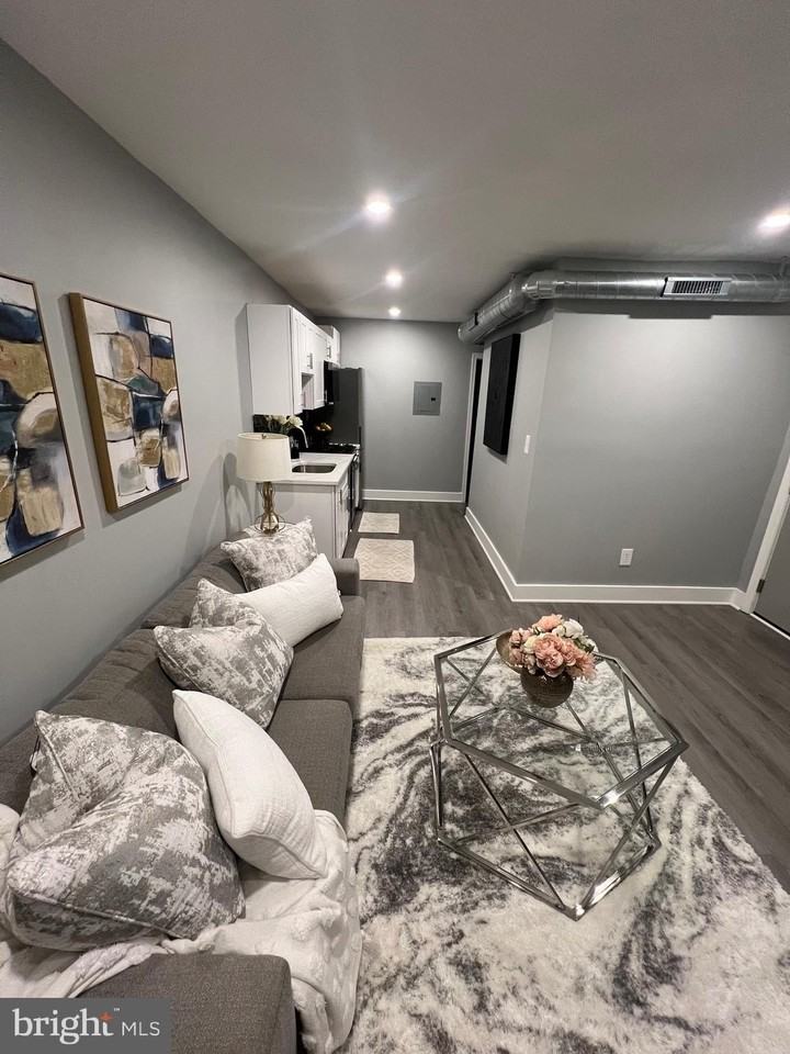 517 7th Street Northeast #2 - Photo 7 of 17