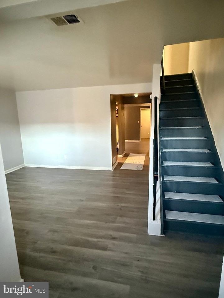 453 Barrister Place - Photo 3 of 24