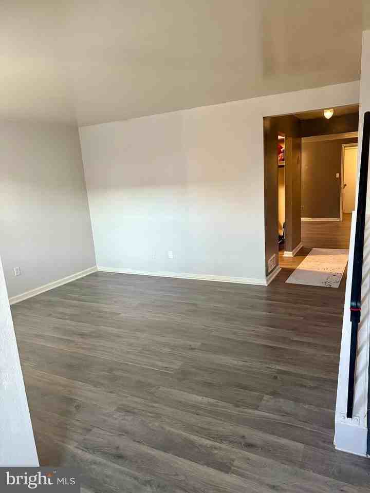 453 Barrister Place - Photo 4 of 24