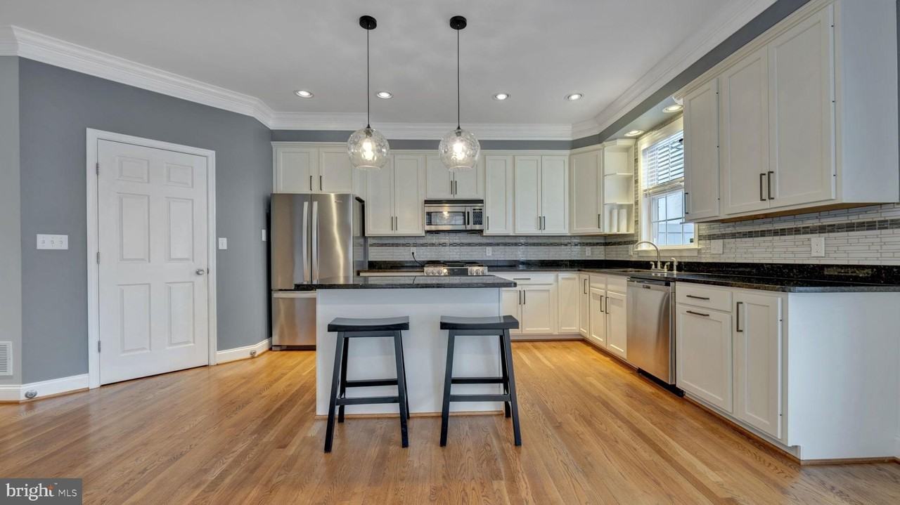 1833 Drew Street - Photo 6 of 40