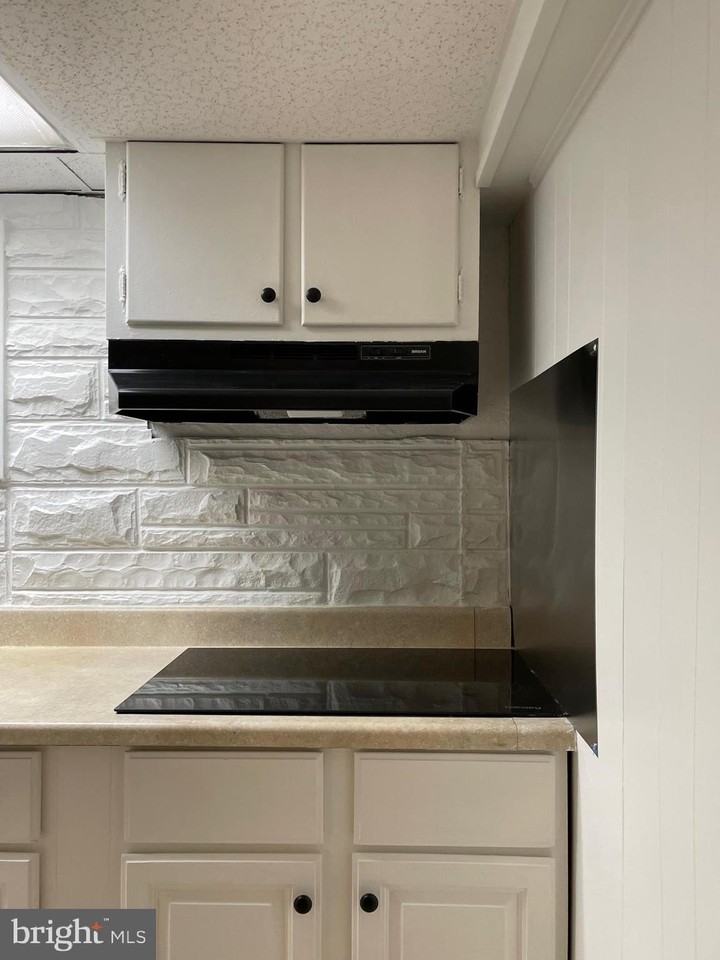 4611 Edmonston Rd Apt B #B - Photo 7 of 15