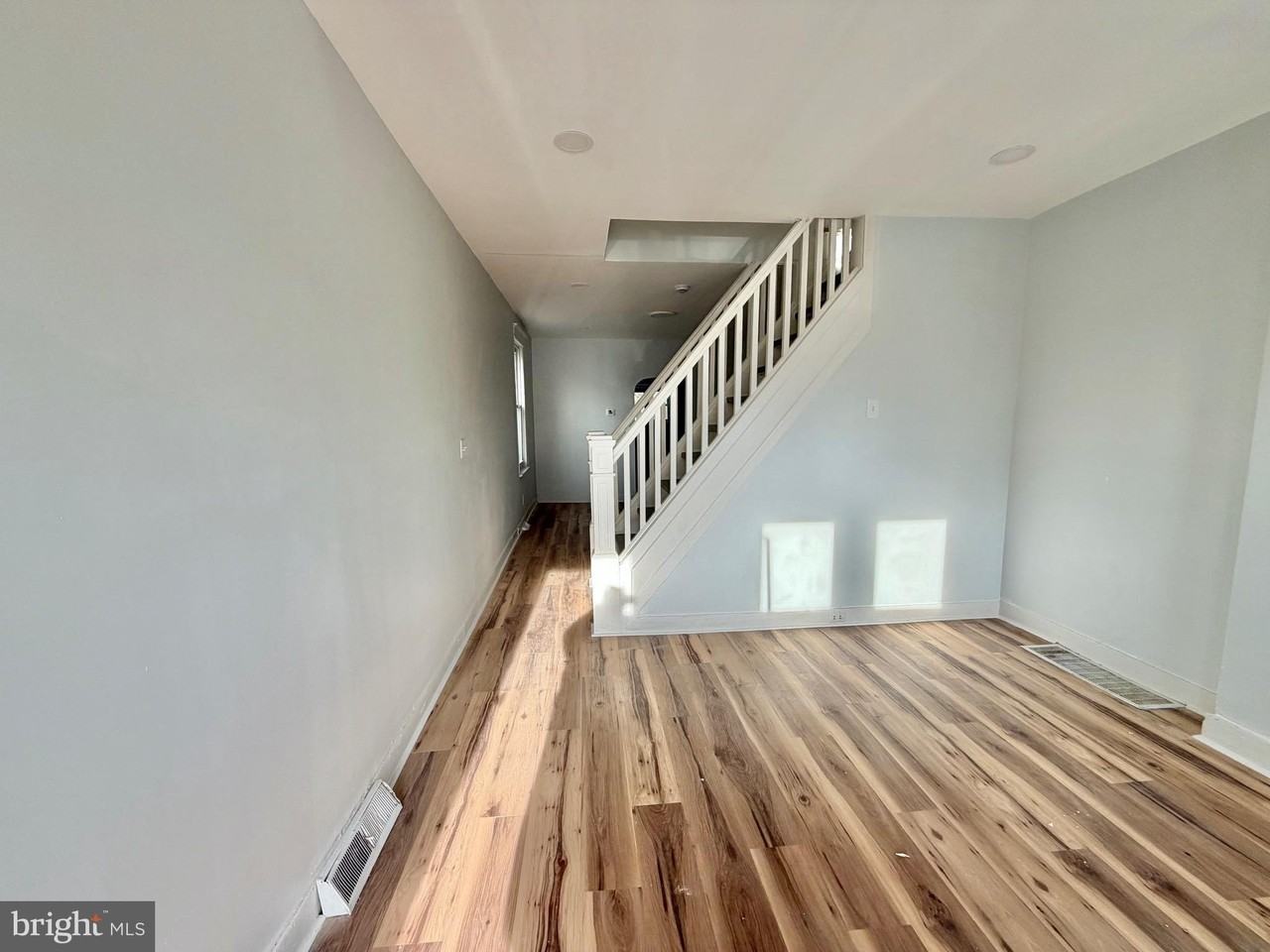 726 Genesee St - Photo 4 of 15