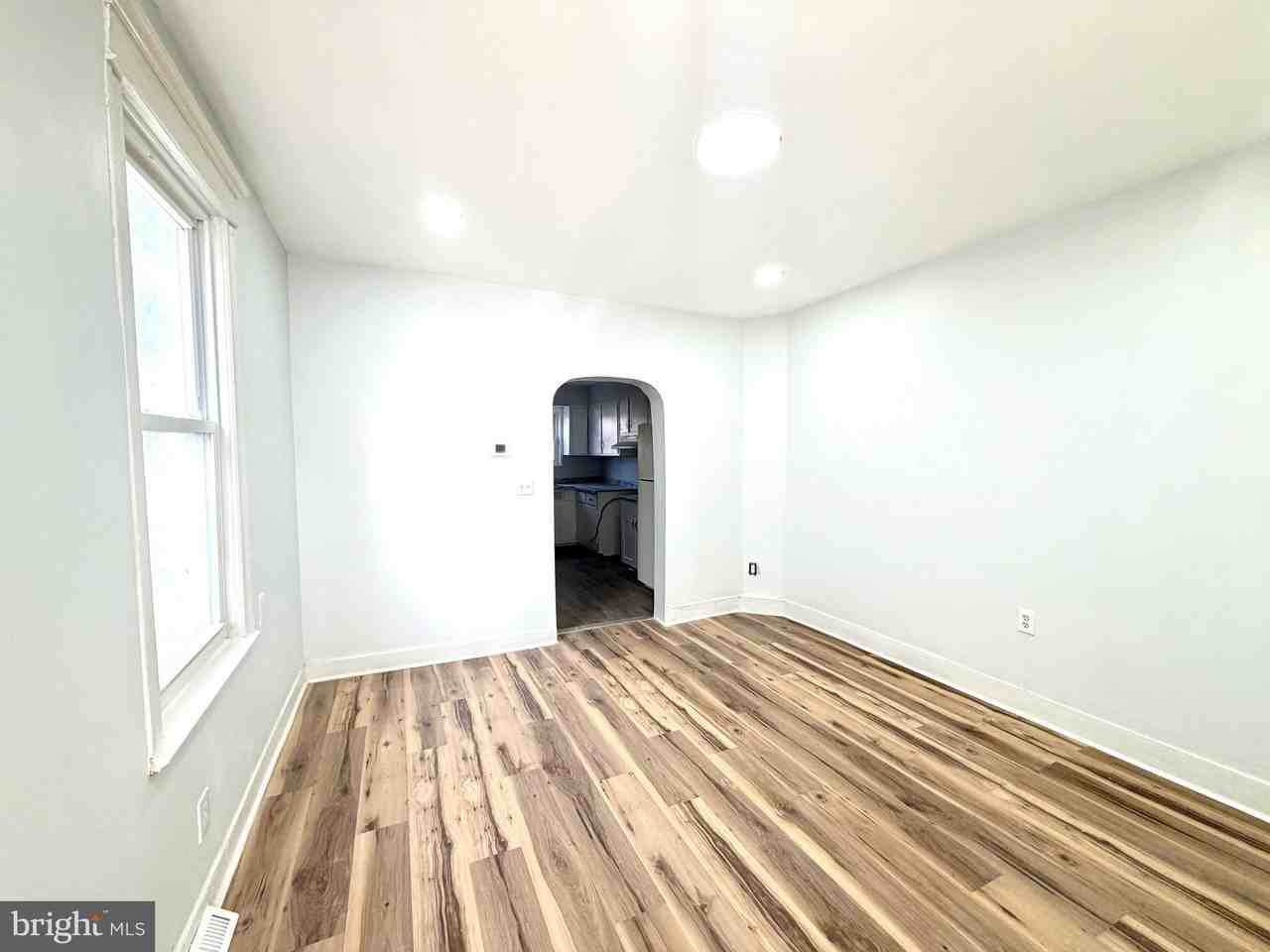 726 Genesee St - Photo 5 of 15