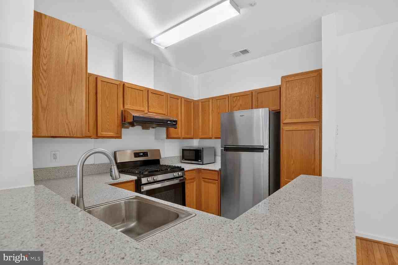 4142 Fountainside Ln Unit 104 #104 - Photo 4 of 33