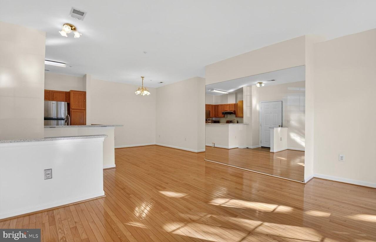 4142 Fountainside Ln Unit 104 #104 - Photo 7 of 33