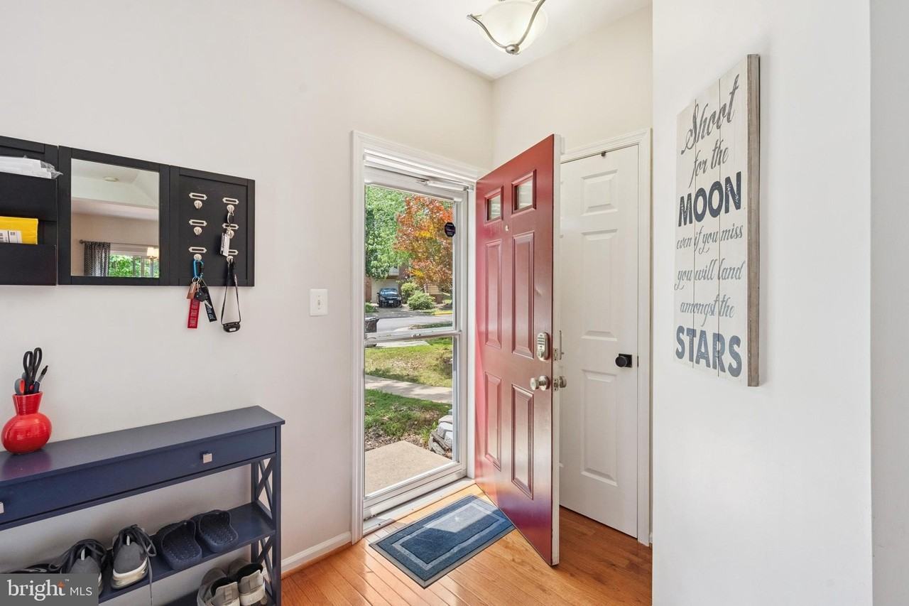 2610 Grayton Ln - Photo 2 of 34