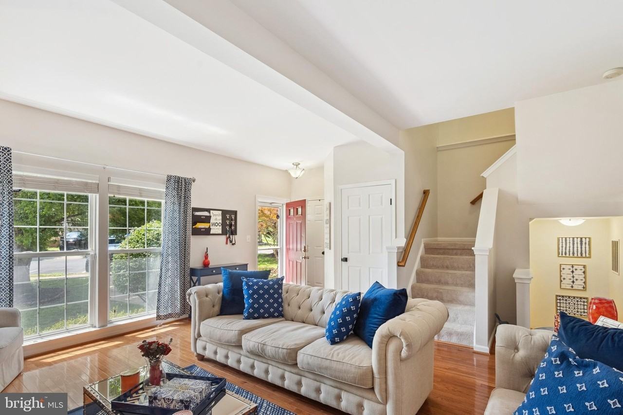 2610 Grayton Ln - Photo 3 of 34