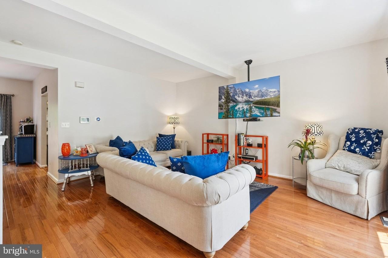 2610 Grayton Ln - Photo 4 of 34