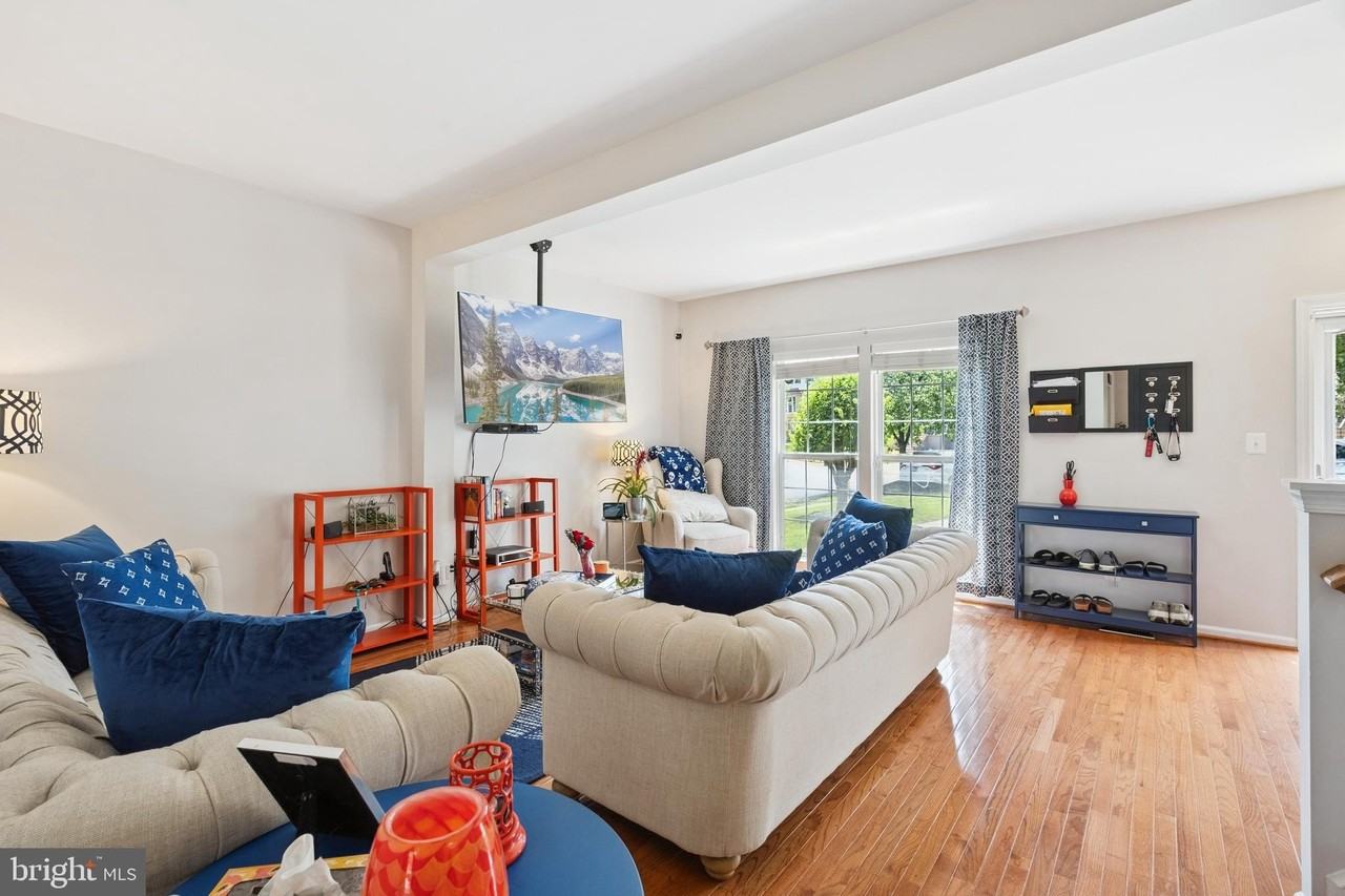 2610 Grayton Ln - Photo 5 of 34