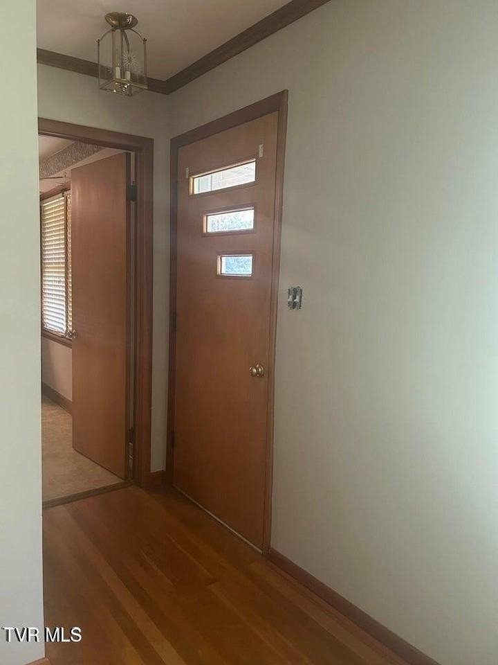 604 Ridgeview Dr - Photo 4 of 21