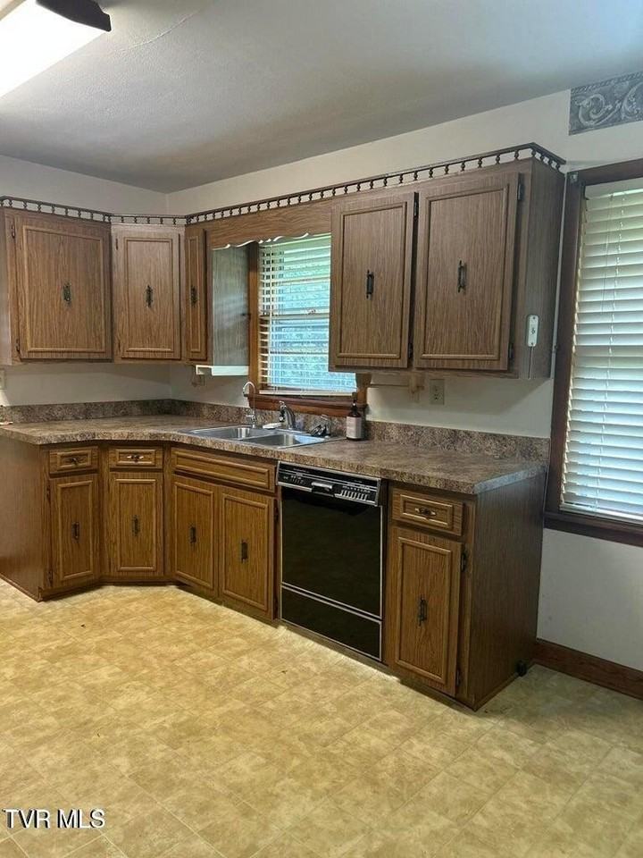 604 Ridgeview Dr - Photo 5 of 21