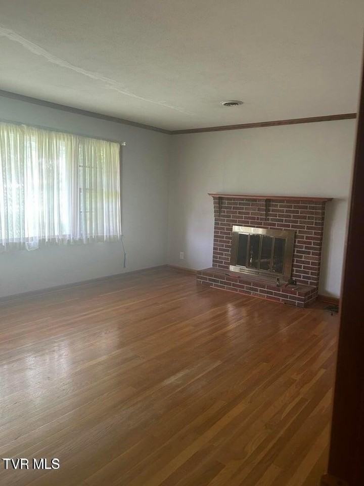 604 Ridgeview Dr - Photo 6 of 21