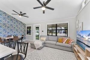 1292 Sw 25th Ave - Photo 6 of 37