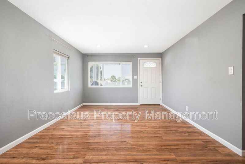 311 Date St - Photo 4 of 35