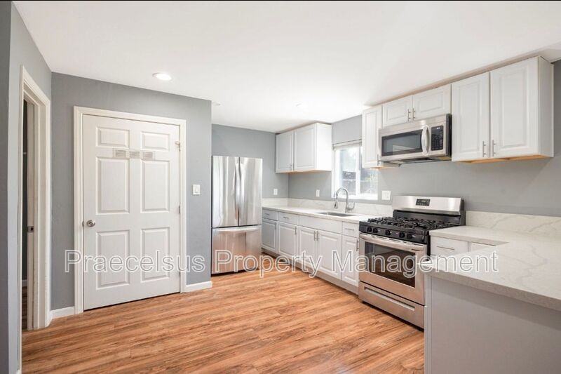 311 Date St - Photo 6 of 35