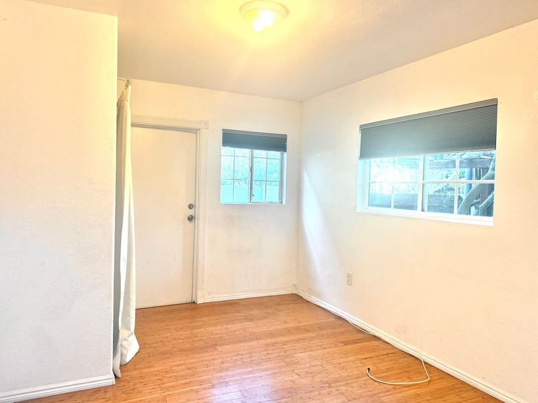 2701 South Harcourt Avenue - Photo 3 of 19