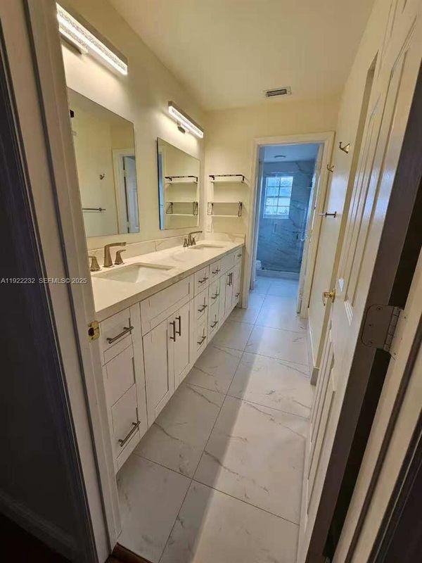 2816 Nw 99th Ter - Photo 5 of 9