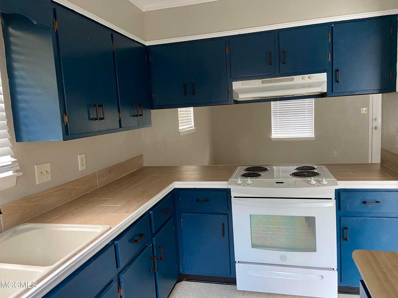1812 Springridge Drive - Photo 3 of 12