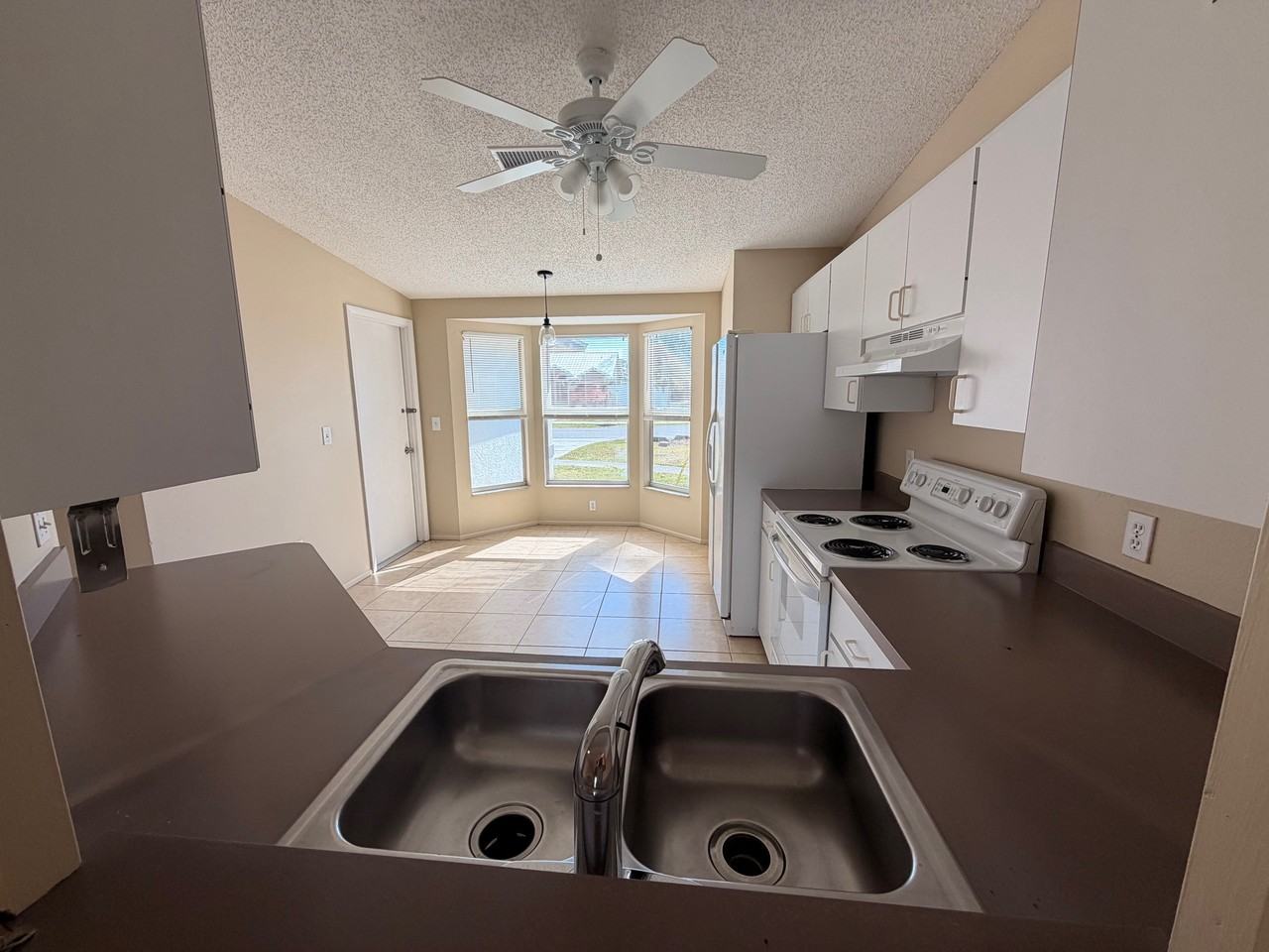 4012 Palau Drive - Photo 3 of 16