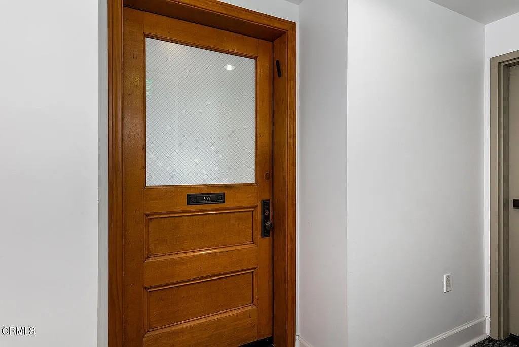 416 S Spring St - Photo 3 of 26