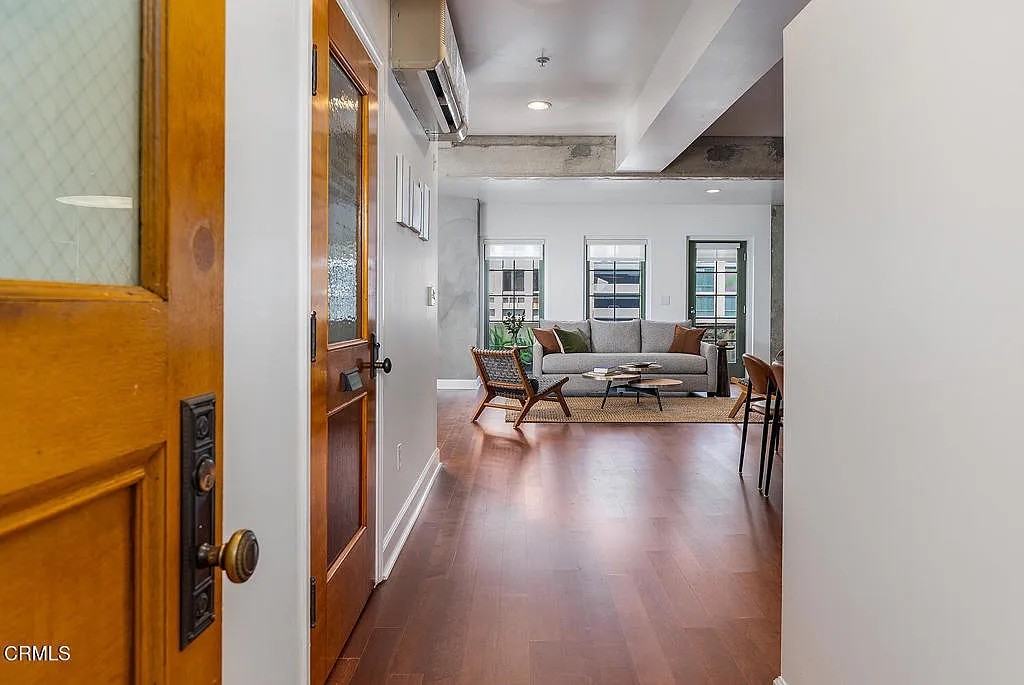 416 S Spring St - Photo 4 of 26