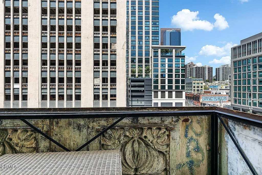 416 S Spring St - Photo 7 of 26