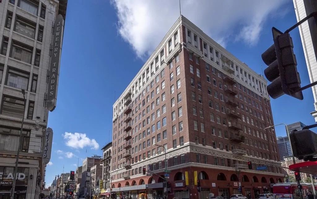 312 W 5Th St - Photo 2 of 34