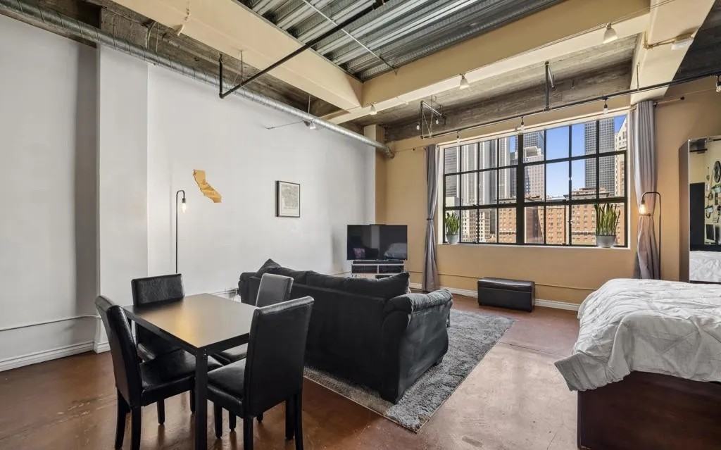 312 W 5Th St - Photo 6 of 34