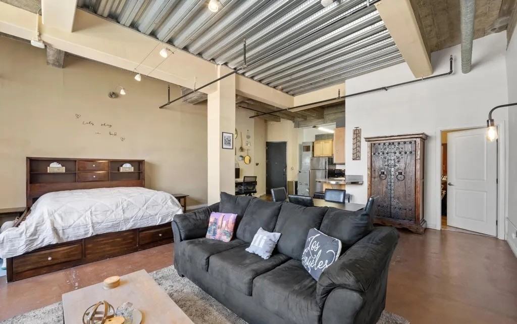 312 W 5Th St - Photo 7 of 34