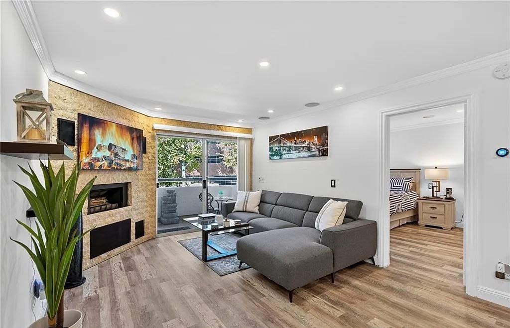 5550 Owensmouth Ave - Photo 3 of 20