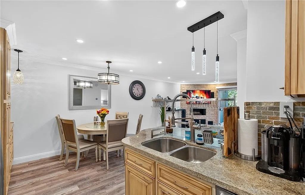 5550 Owensmouth Ave - Photo 6 of 20