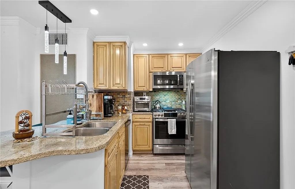 5550 Owensmouth Ave - Photo 7 of 20