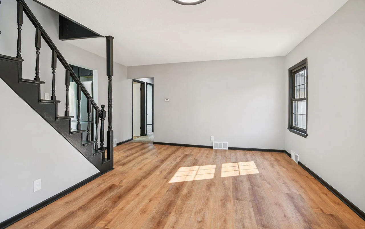 254 Arion Street East - Photo 2 of 17