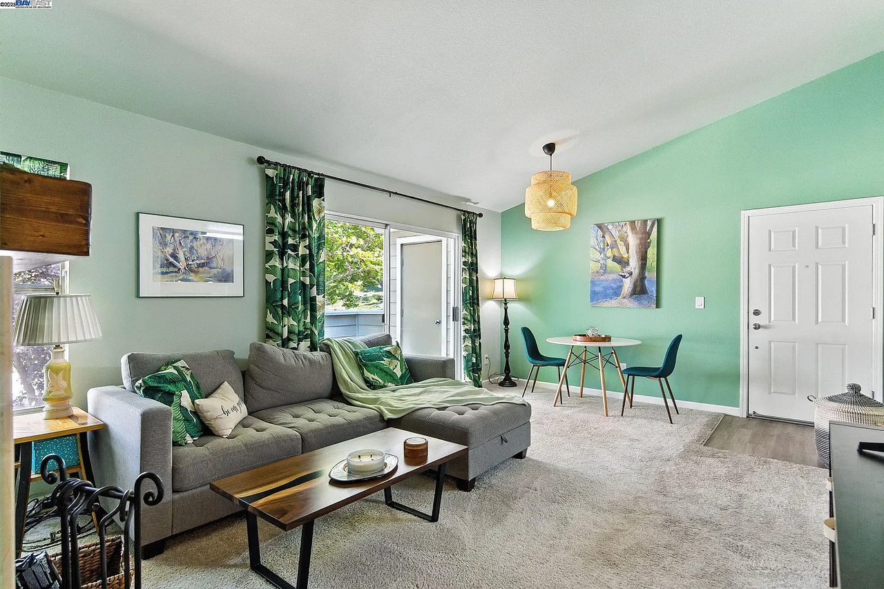 140 Reflections Drive - Photo 4 of 13