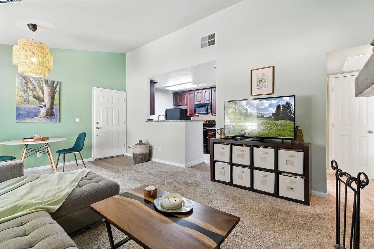 140 Reflections Drive - Photo 5 of 13