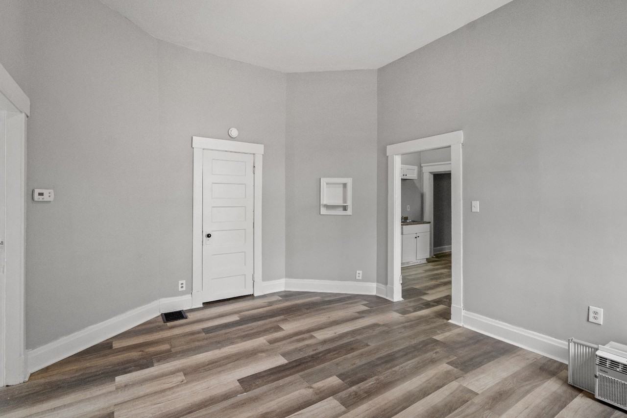 157 W 19th St - Photo 2 of 10