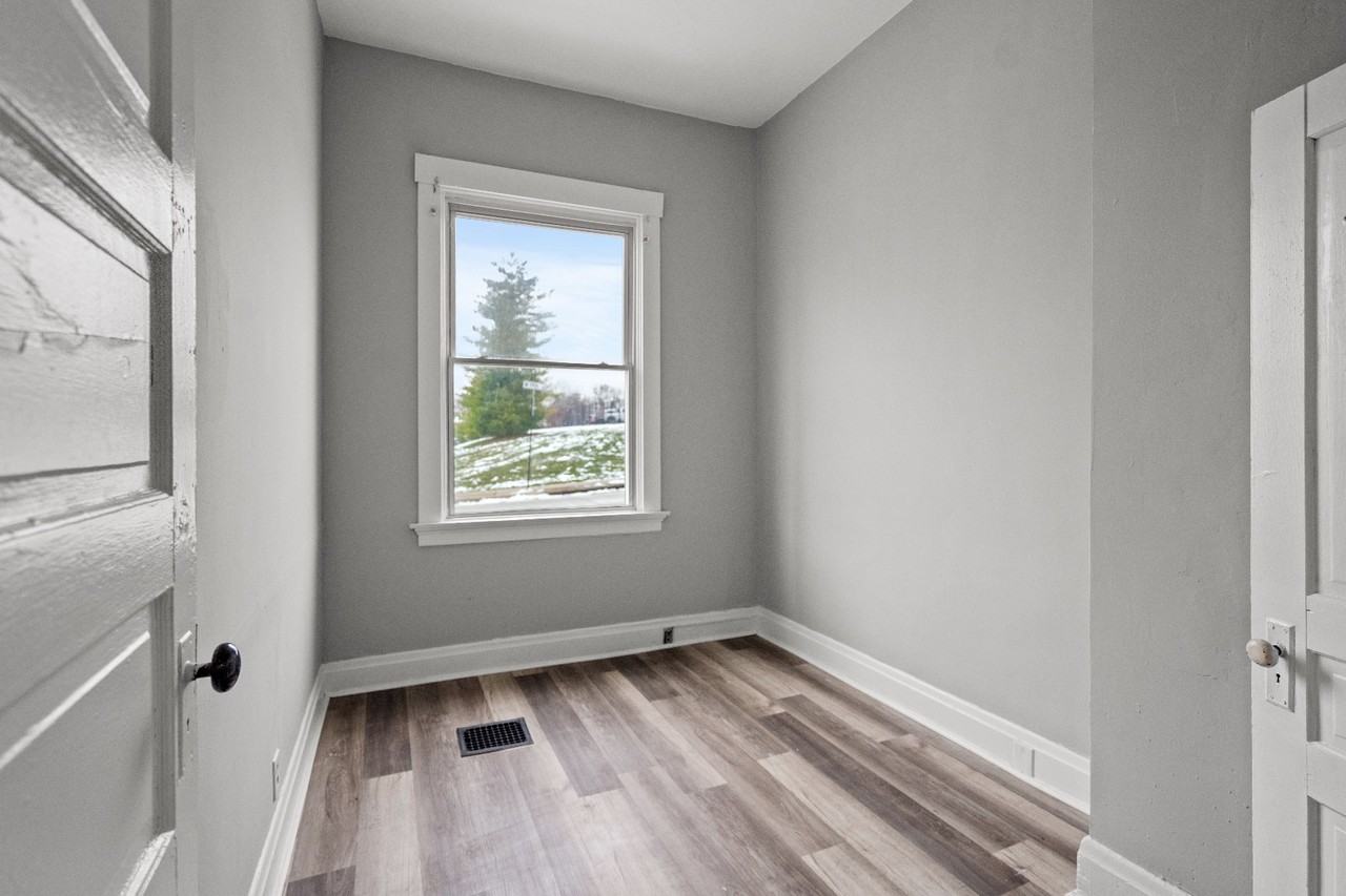 157 W 19th St - Photo 5 of 10