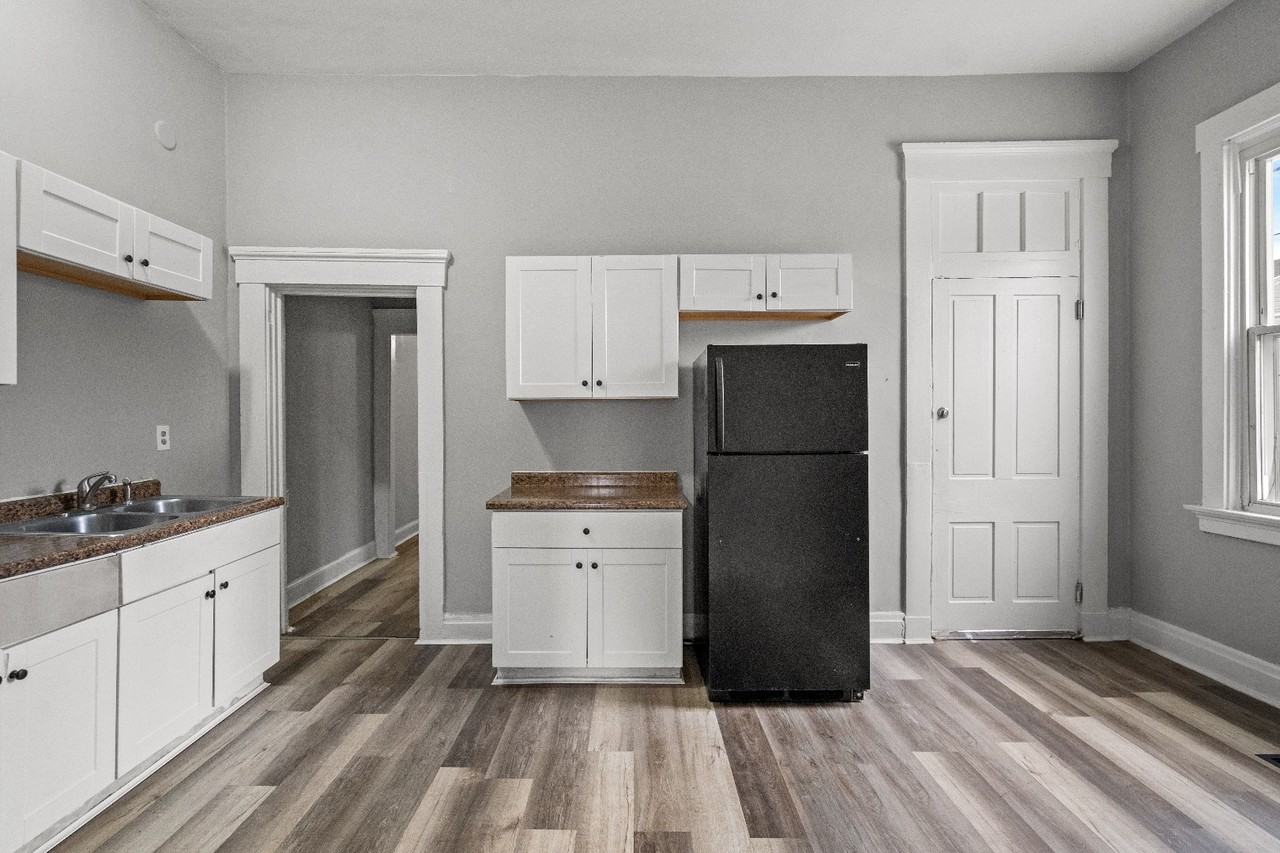 157 W 19th St - Photo 6 of 10